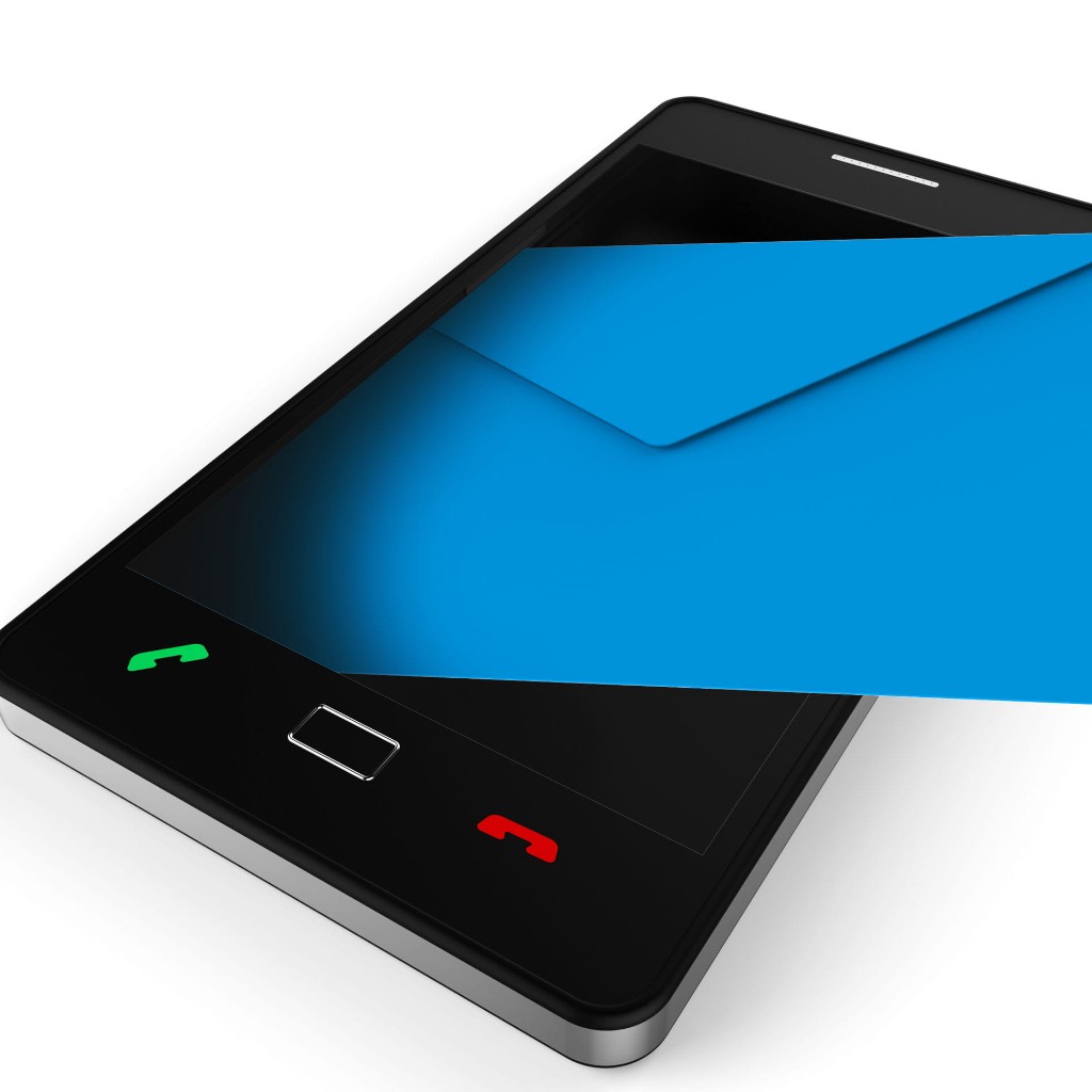 Une enveloppe bleue sort d'un smartphone.